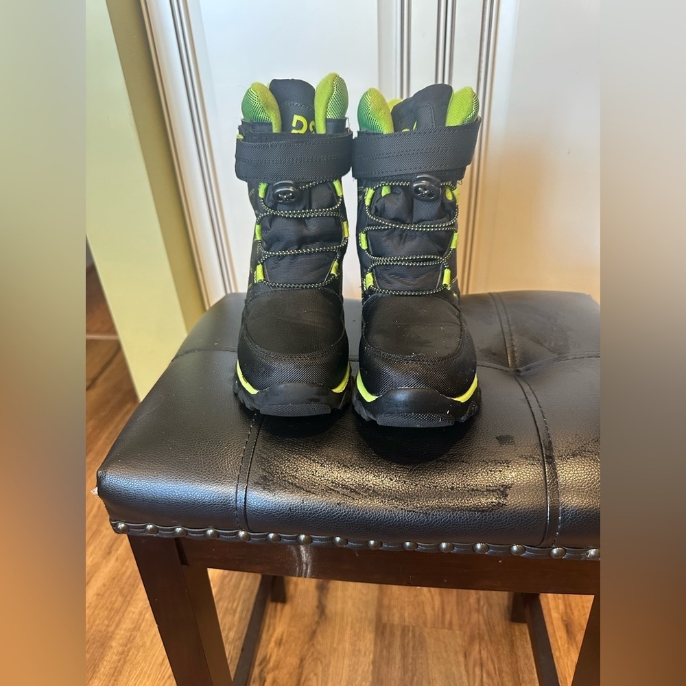 Kids Black and Green Shoes - Picture 1 of 4